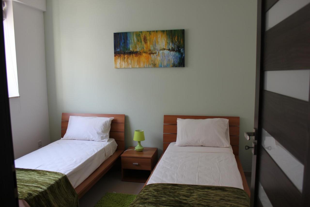 Sunny 2 Bedroom, 2 Bathrooms, Seaside Apt. Слима Экстерьер фото
