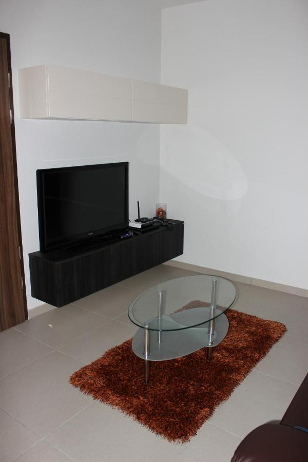 Sunny 2 Bedroom, 2 Bathrooms, Seaside Apt. Слима Экстерьер фото