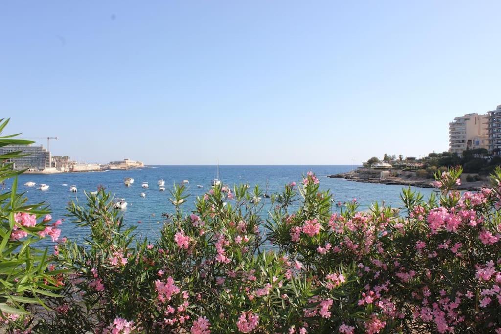 Sunny 2 Bedroom, 2 Bathrooms, Seaside Apt. Слима Экстерьер фото