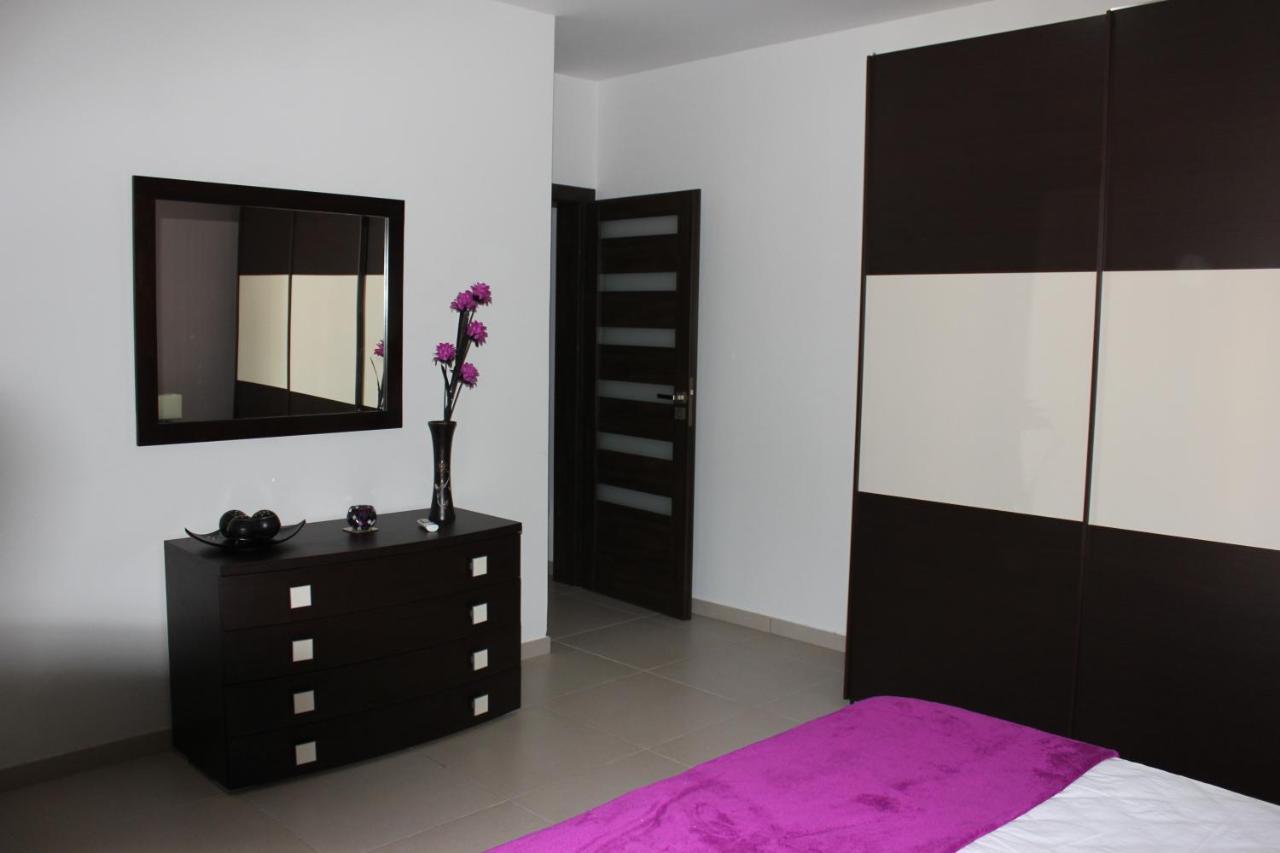 Sunny 2 Bedroom, 2 Bathrooms, Seaside Apt. Слима Экстерьер фото